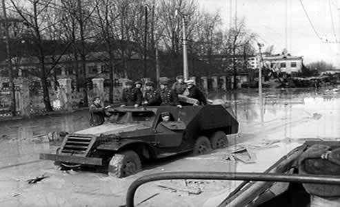 В спасательных работах участвуют военные Киевского гарнизона kurenev_1961_babiy_yar_15