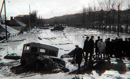 Улица Фрунзе (справа – стадион «Спартак») в день трагедии… kurenev_1961_babiy_yar_17