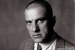 Другой Маяковский: как "поэт революции" обманывал миллионы и вел двойную жизнь, которую никто не замечал