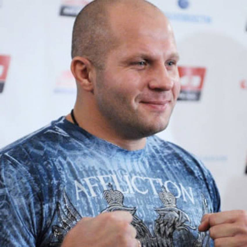 Путина освистали с трибун, когда он вышел поздравлять Емельяненко с победой