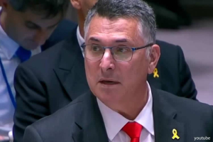 «Бомбят Киев и ведут себя как ни в чем не бывало»