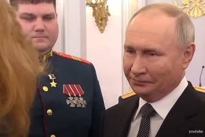 "Лживая клоунада". Рунет о "внезапном" решении Путина идти в президенты