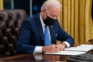 Байден против уменьшения выплат населению, но может ужесточить критерии их получения