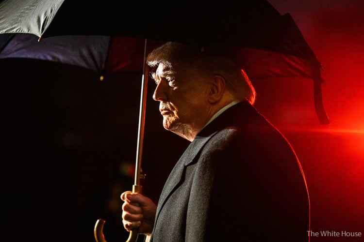 «Целая цивилизация погибнет сегодня ночью». Трамп продолжает угрожать Ирану