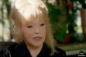 Алла Пугачева выпустила сразу 2 песни о войне и шокировала россиян