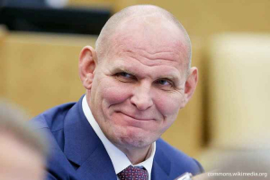 Дума разрешила арестовывать имущество уехавших россиян